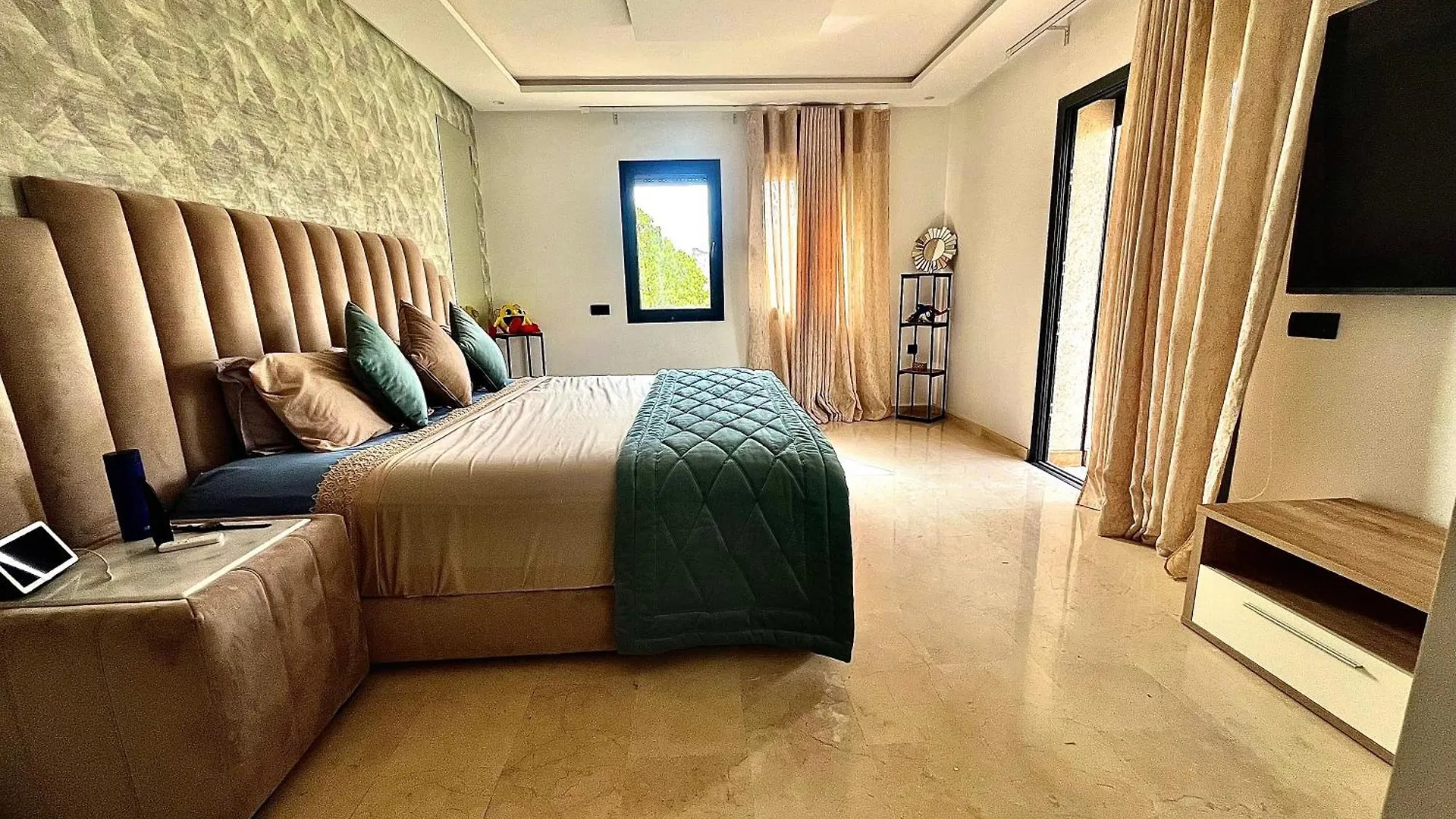 Exotic Vip Villa Family Only -Service Chambre,Billard,Ping-Pong,Piscine Privee -Chauffee Sur Demande- Marrakesh Morocco